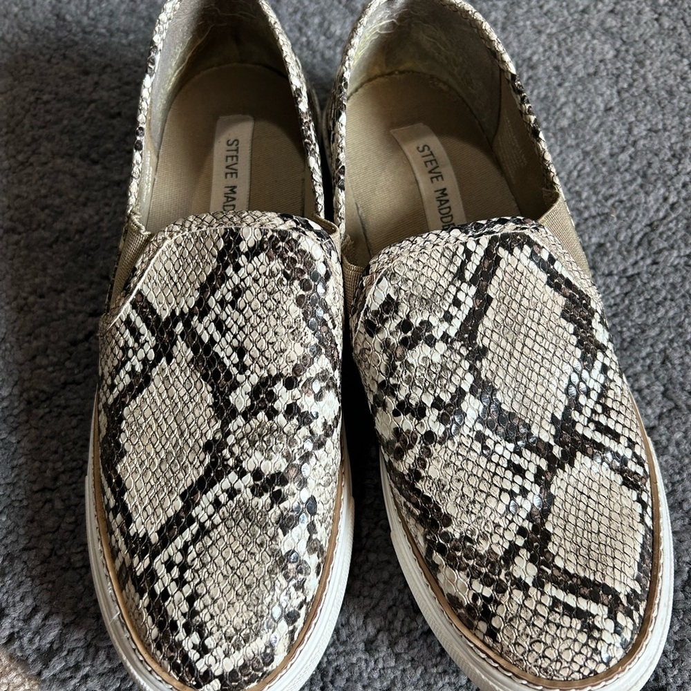 Steve Madden Black and White Snakeskin Pattern Sneakers Slipon Womens 8
